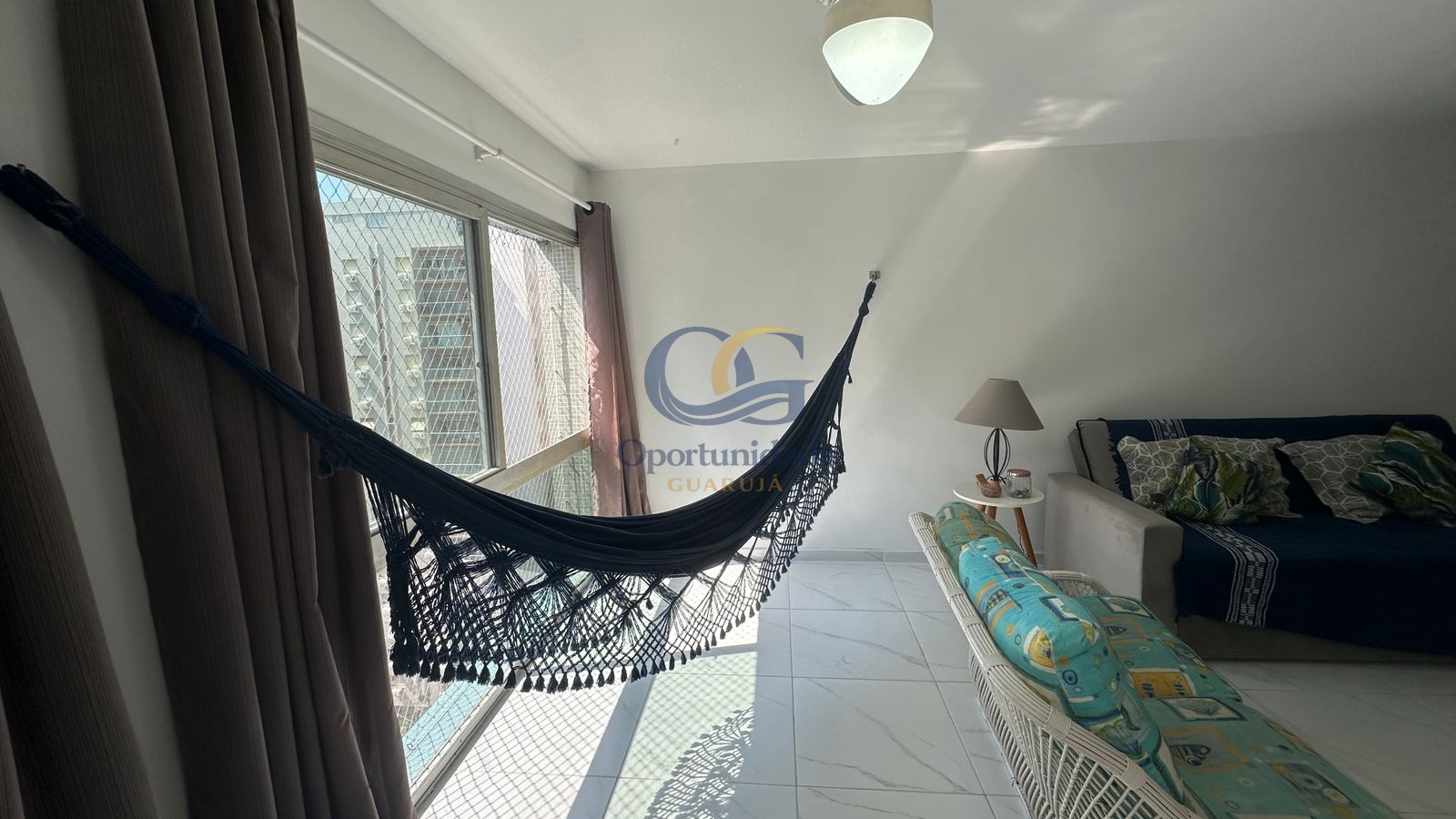 Apartamento na Praia das Pitangueiras, Guarujá - SP
