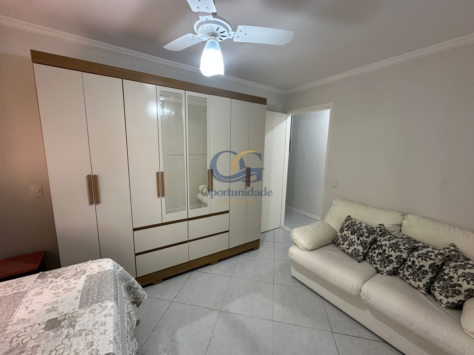 Apartamento na Praia das Pitangueiras, Guarujá - SP