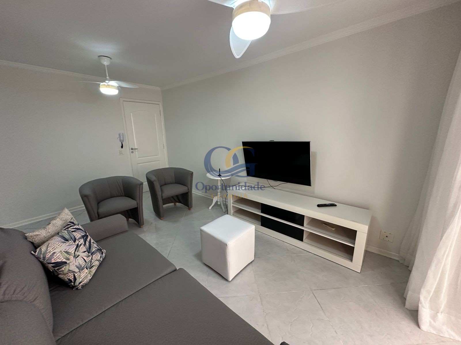 Apartamento na Praia das Pitangueiras, Guarujá - SP