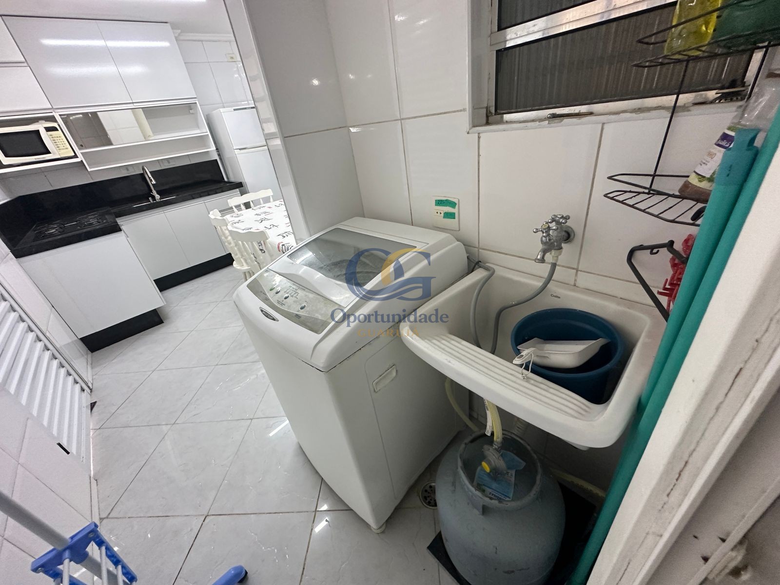 Apartamento na Praia das Pitangueiras, Guarujá - SP