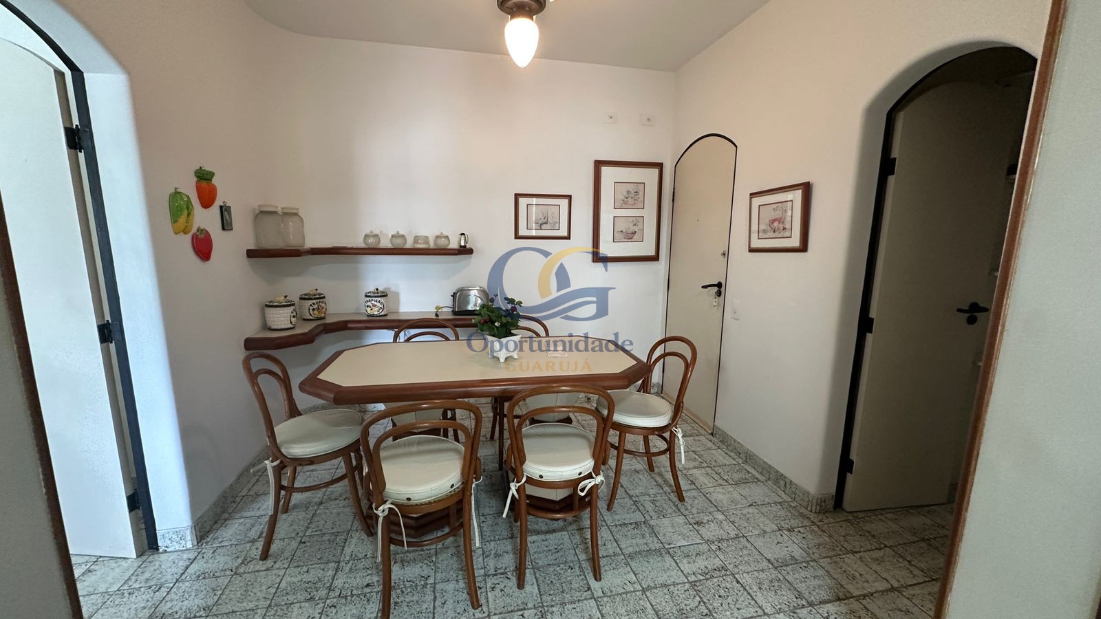 Apartamento na Praia das Pitangueiras, Guarujá - SP