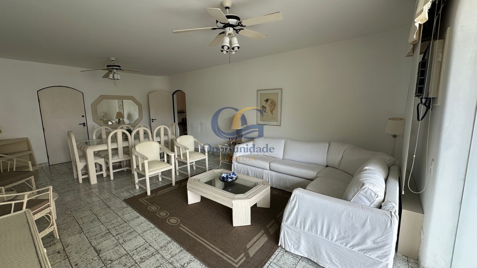 Apartamento na Praia das Pitangueiras, Guarujá - SP