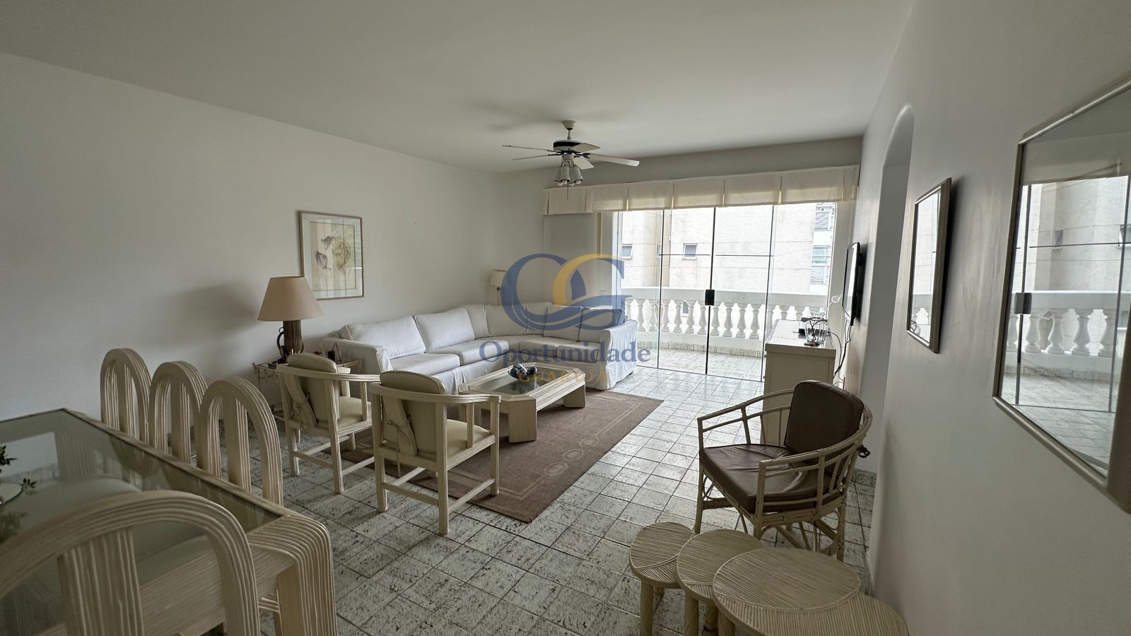 Apartamento na Praia das Pitangueiras, Guarujá - SP