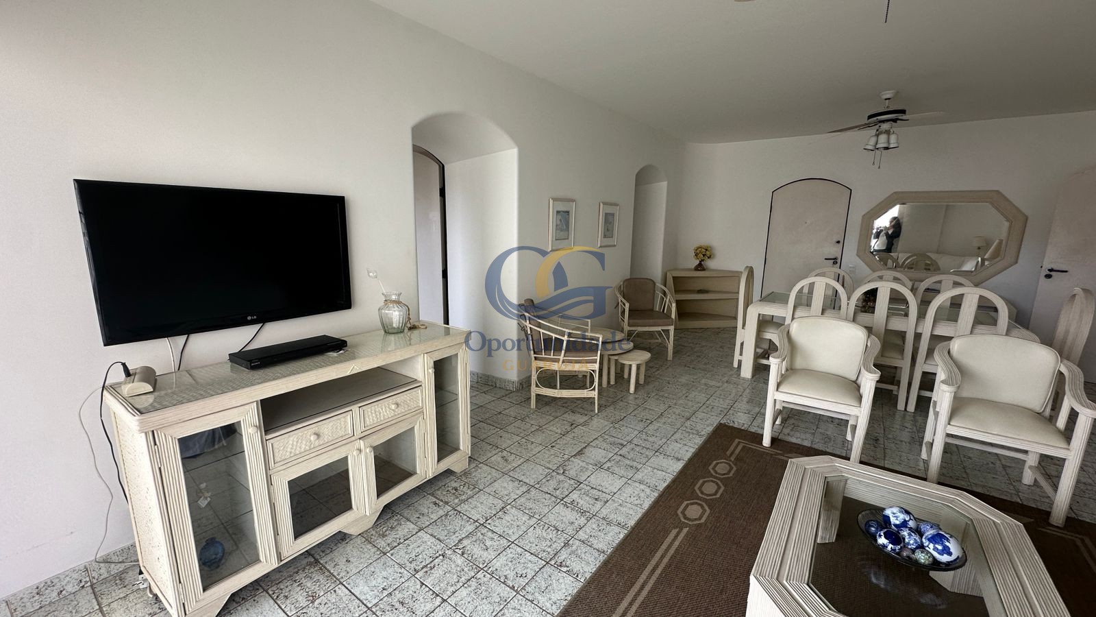 Apartamento na Praia das Pitangueiras, Guarujá - SP