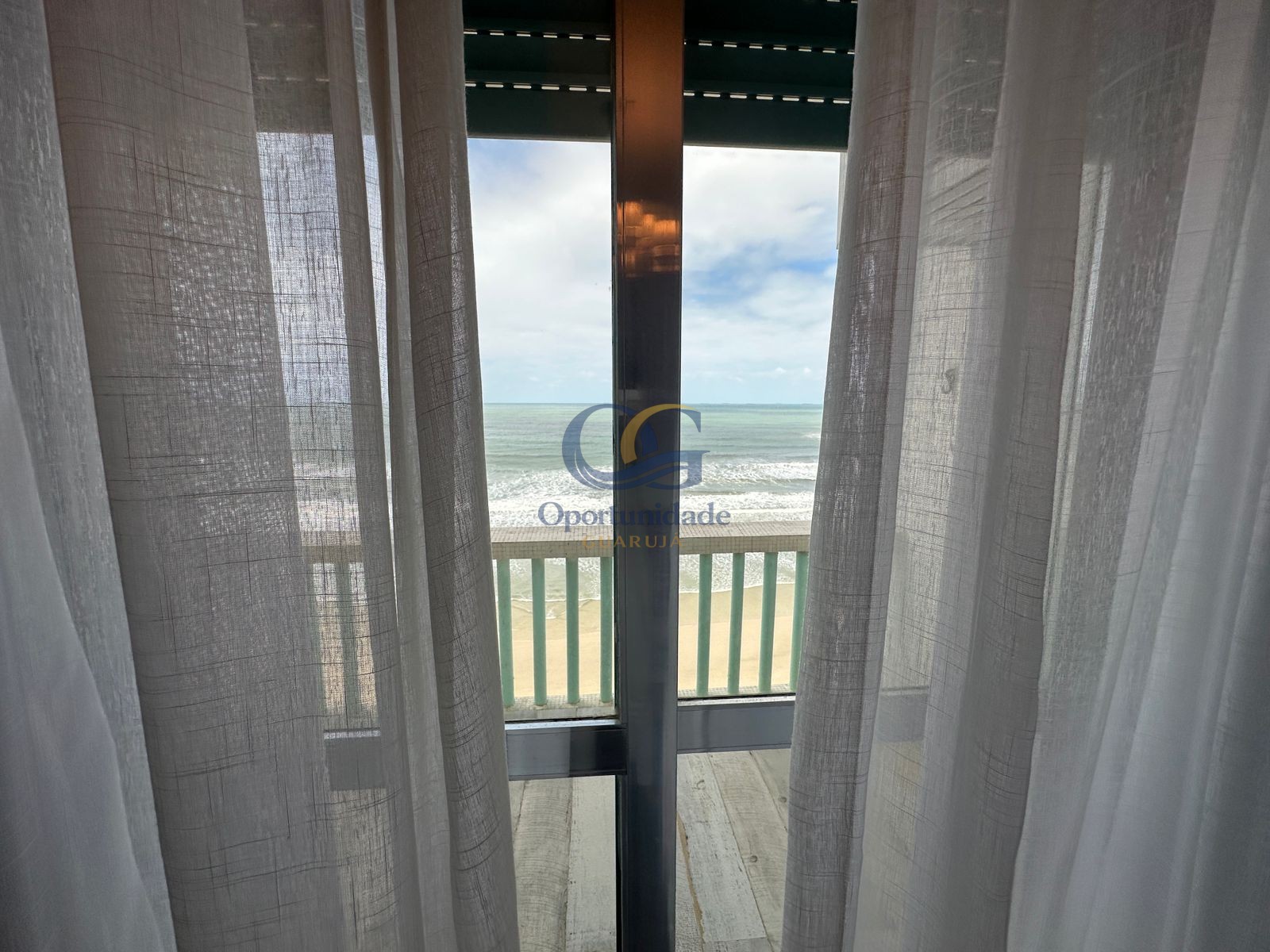 Apartamento Frente ao Mar nas Pitangueiras, Guarujá - SP