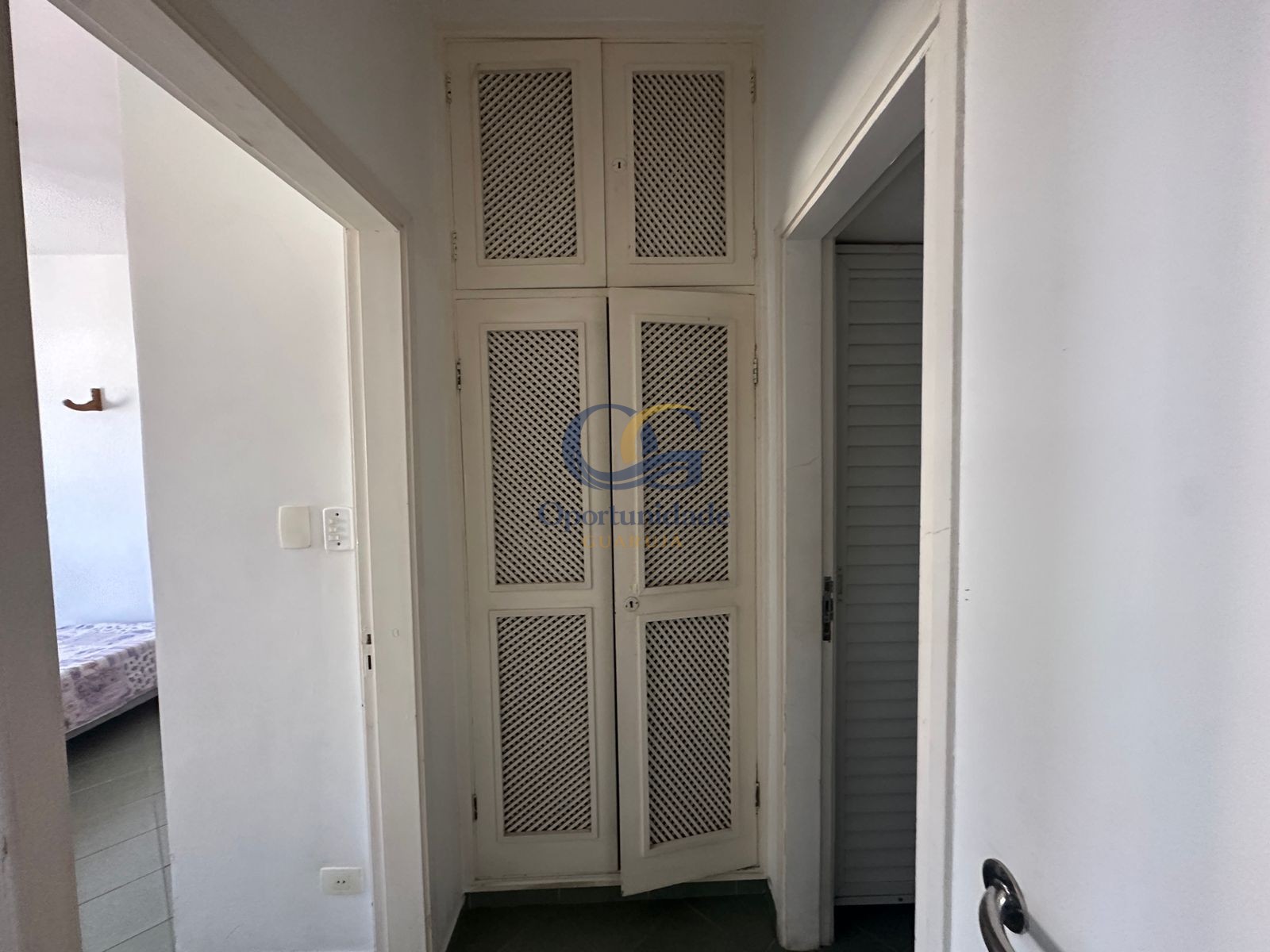 Apartamento na Praia das Pitangueiras, Guarujá - SP