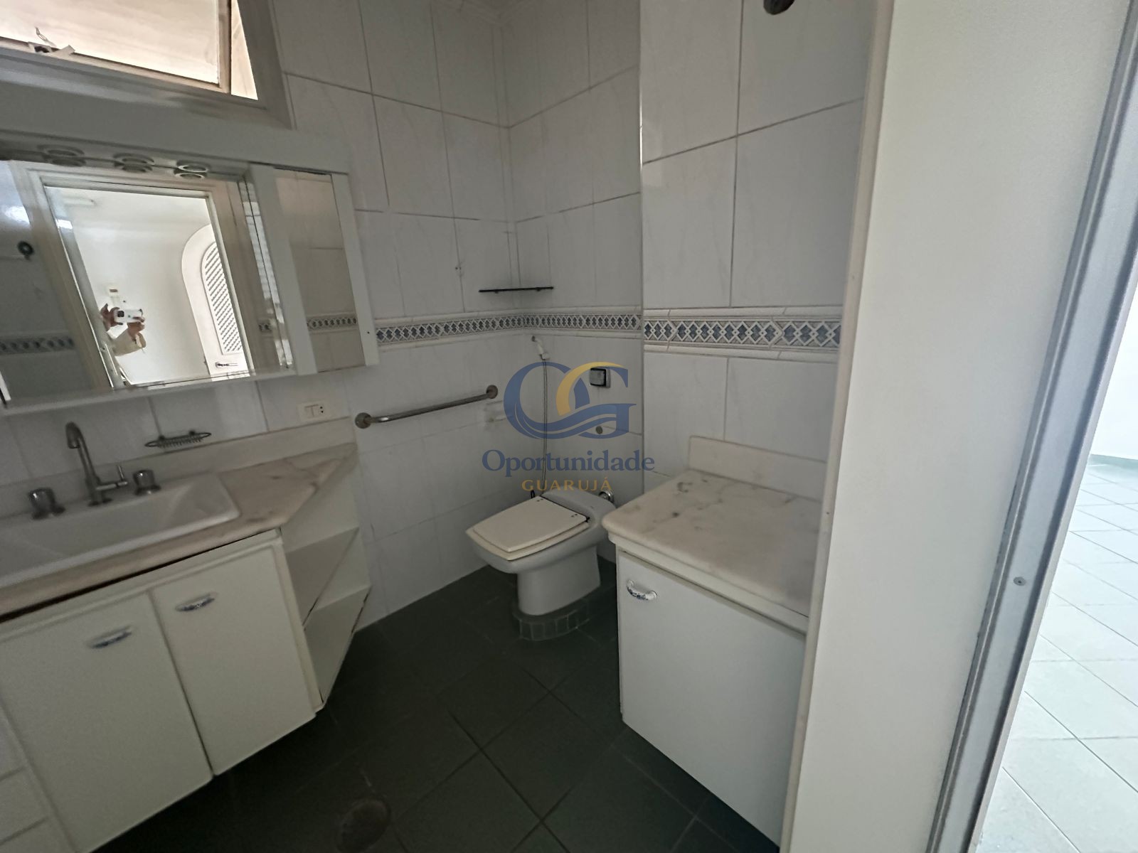 Apartamento na Praia das Pitangueiras, Guarujá - SP