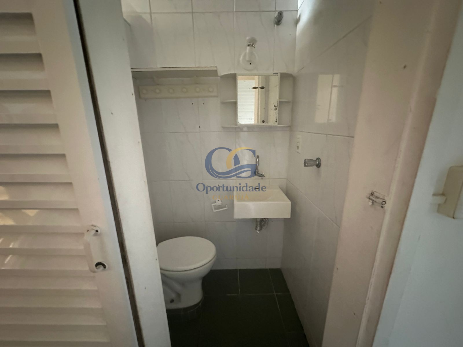 Apartamento na Praia das Pitangueiras, Guarujá - SP