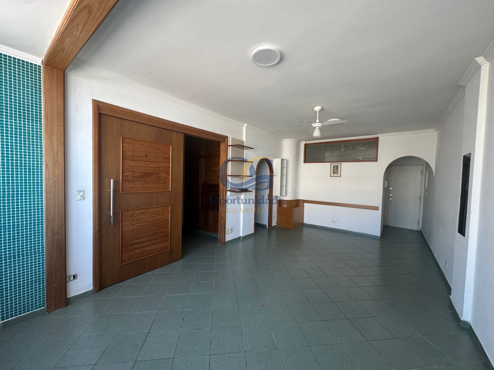 Apartamento na Praia das Pitangueiras, Guarujá - SP