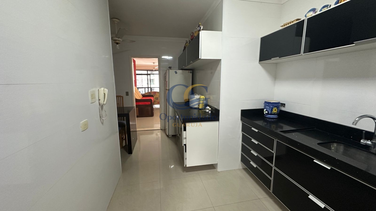 Apartamento na Praia das Pitangueiras, Guarujá - SP