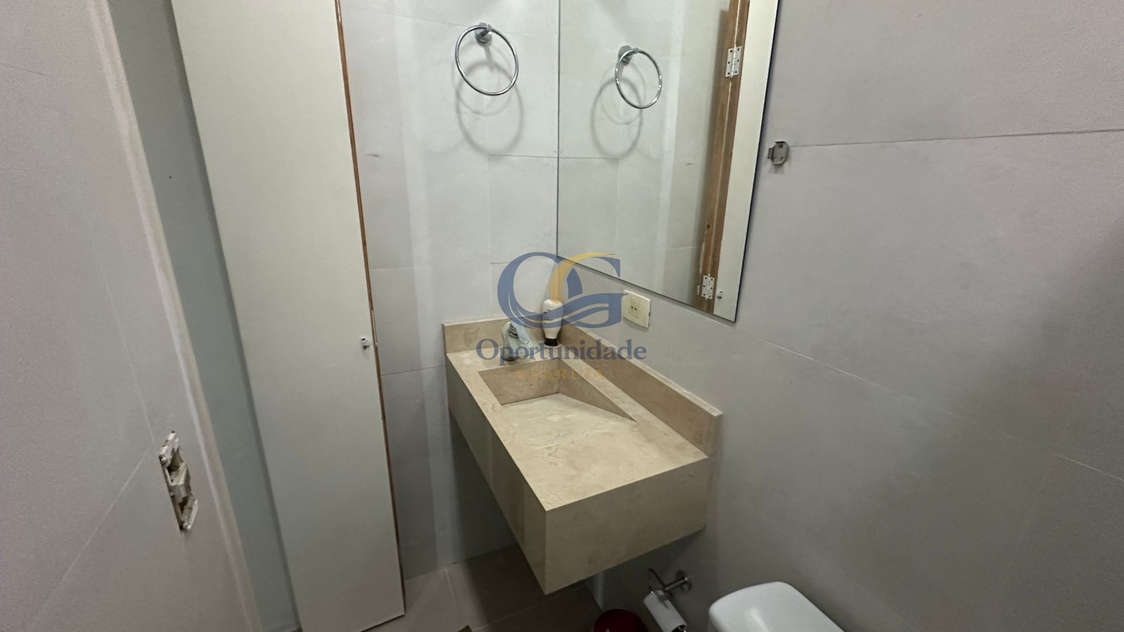 Apartamento na Praia das Pitangueiras, Guarujá - SP