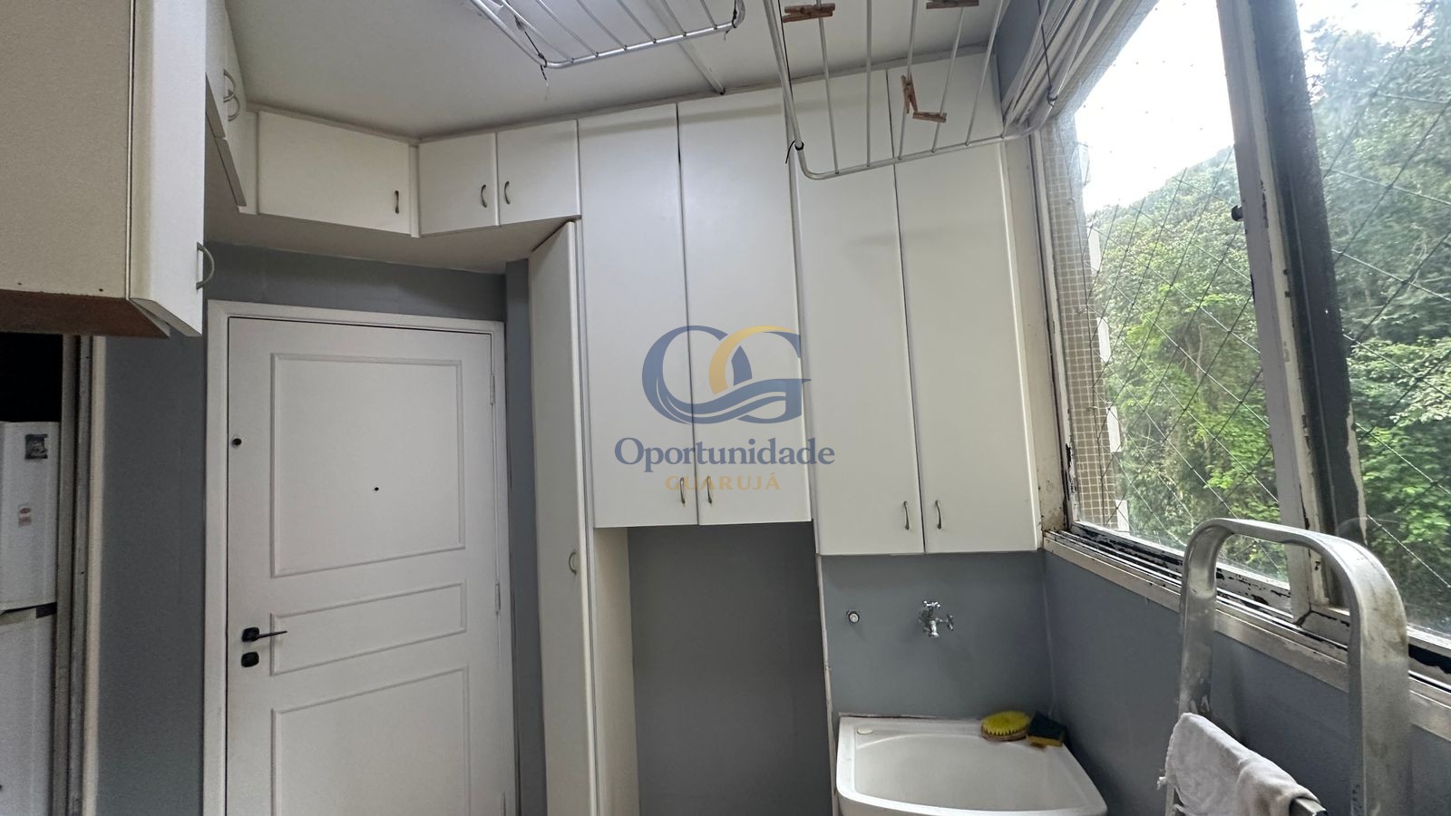 Apartamento na Praia das Pitangueiras, Guarujá - SP