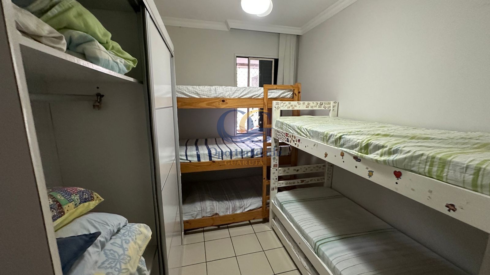 Apartamento na Praia das Pitangueiras, Guarujá - SP