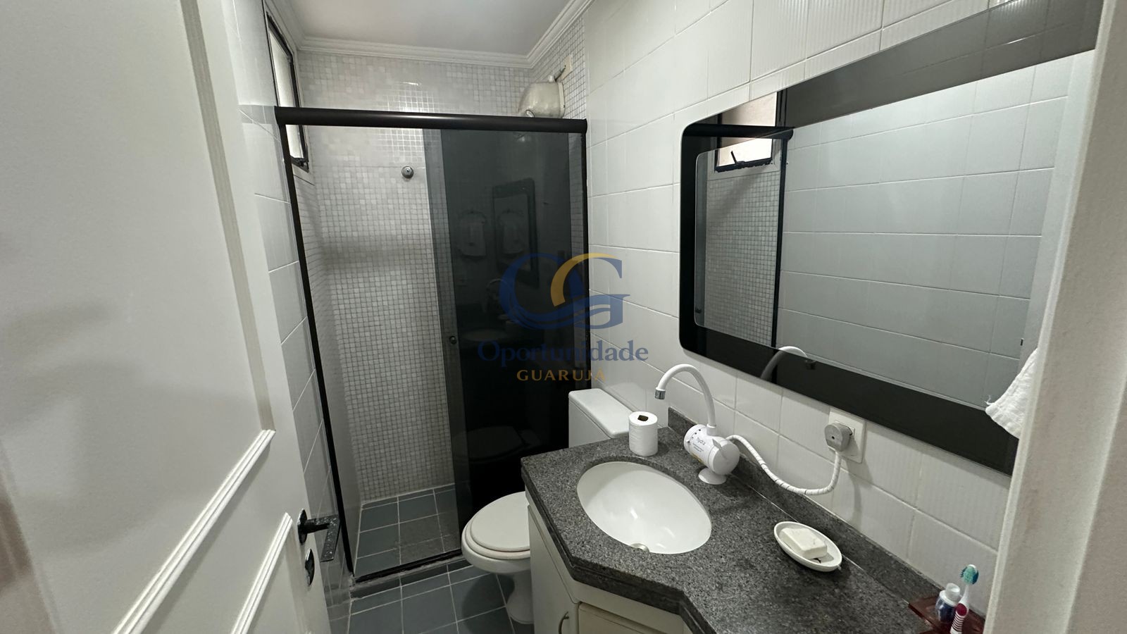 Apartamento na Praia das Pitangueiras, Guarujá - SP