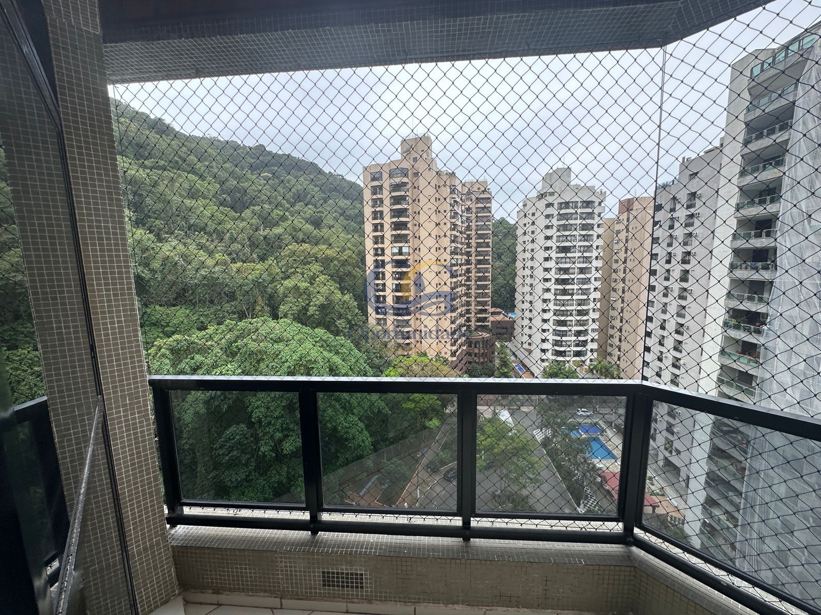 Apartamento na Praia das Pitangueiras, Guarujá - SP