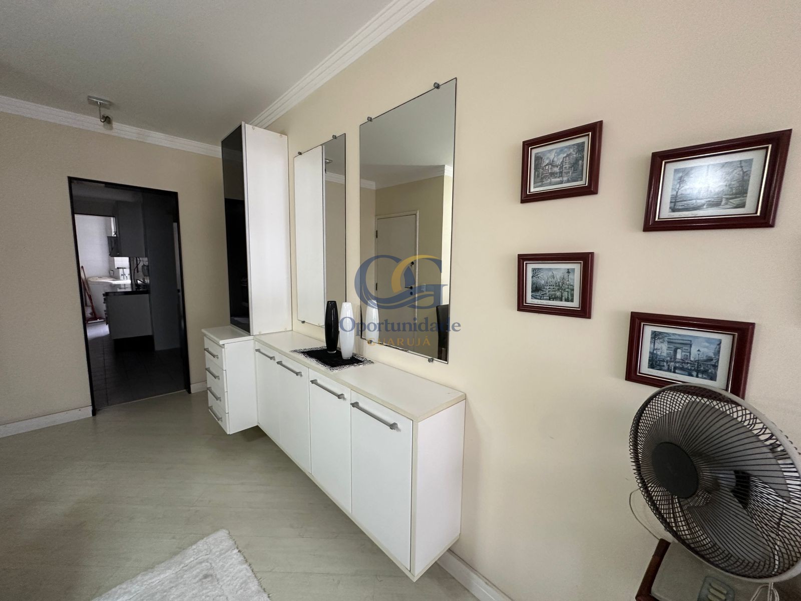 Apartamento na Praia das Pitangueiras, Guarujá - SP