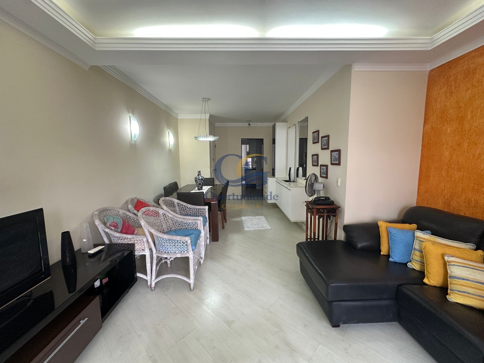 Apartamento na Praia das Pitangueiras, Guarujá - SP