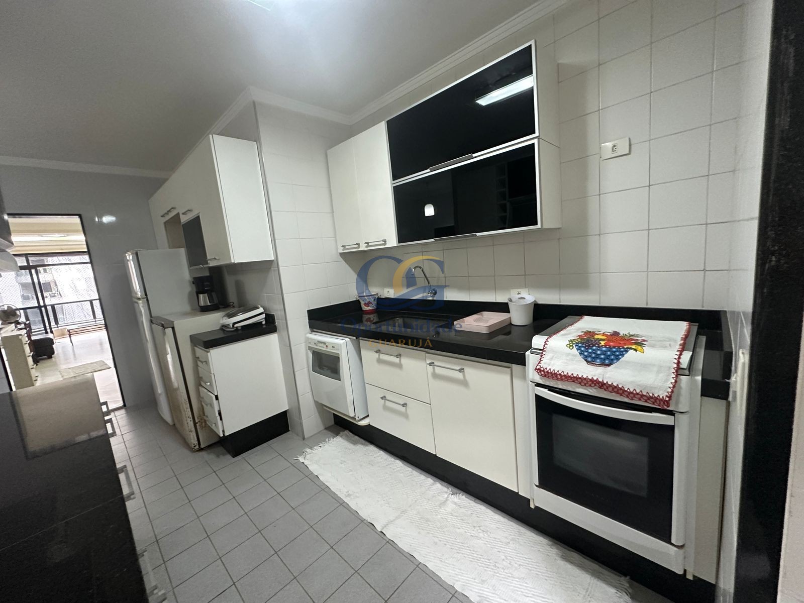 Apartamento na Praia das Pitangueiras, Guarujá - SP