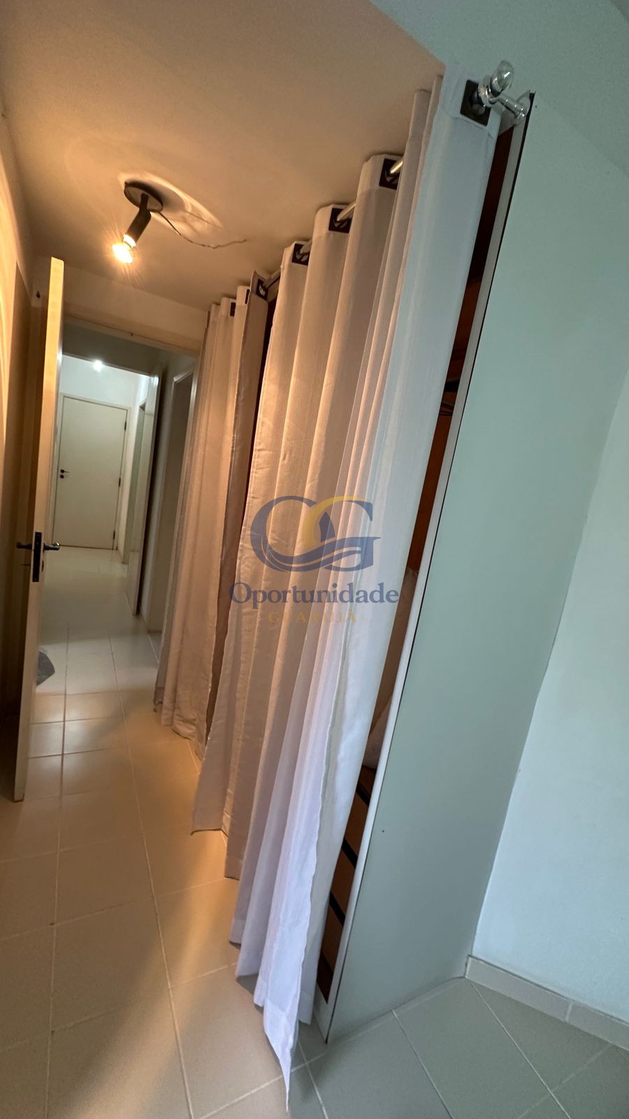 Apartamento na Praia das Pitangueiras, Guarujá - SP