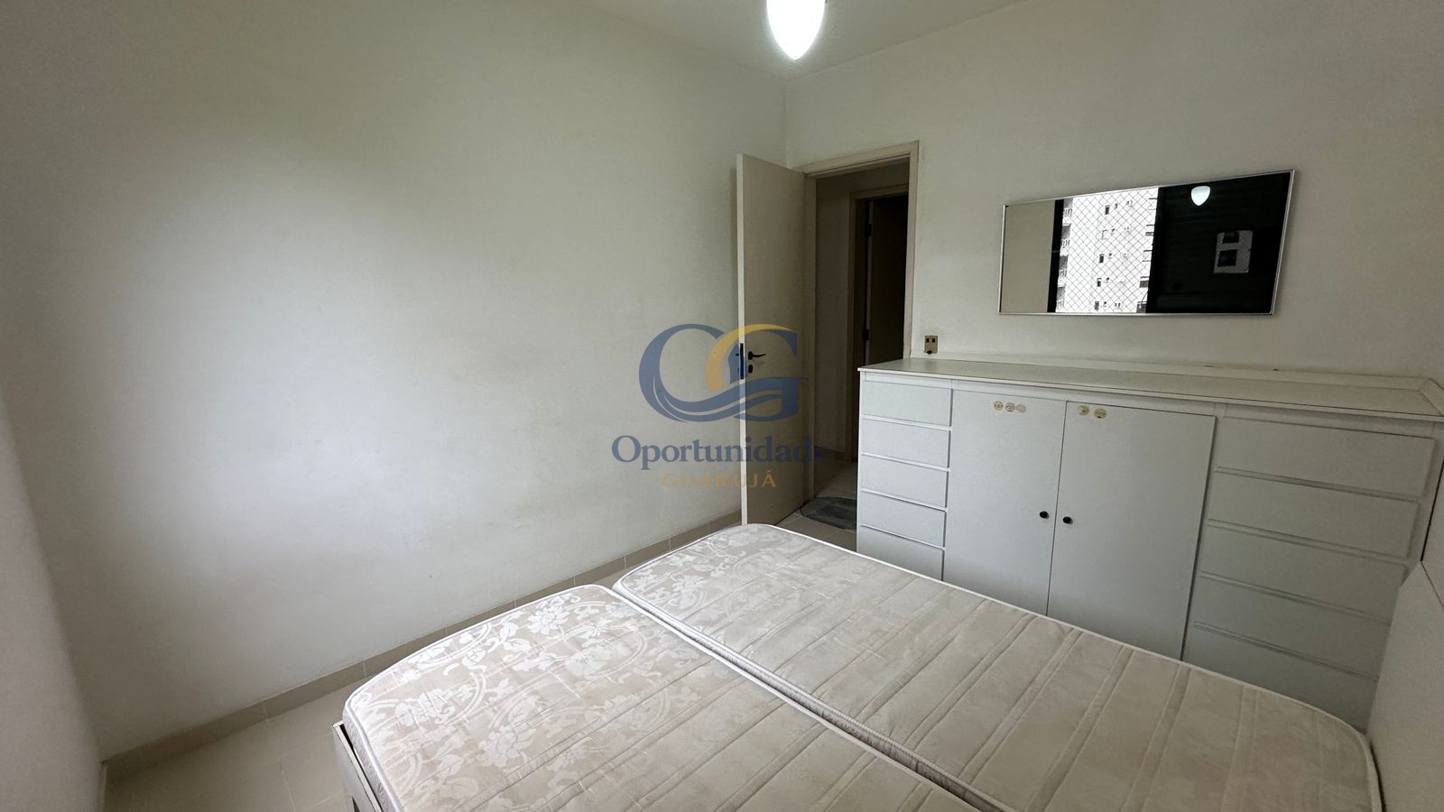 Apartamento na Praia das Pitangueiras, Guarujá - SP