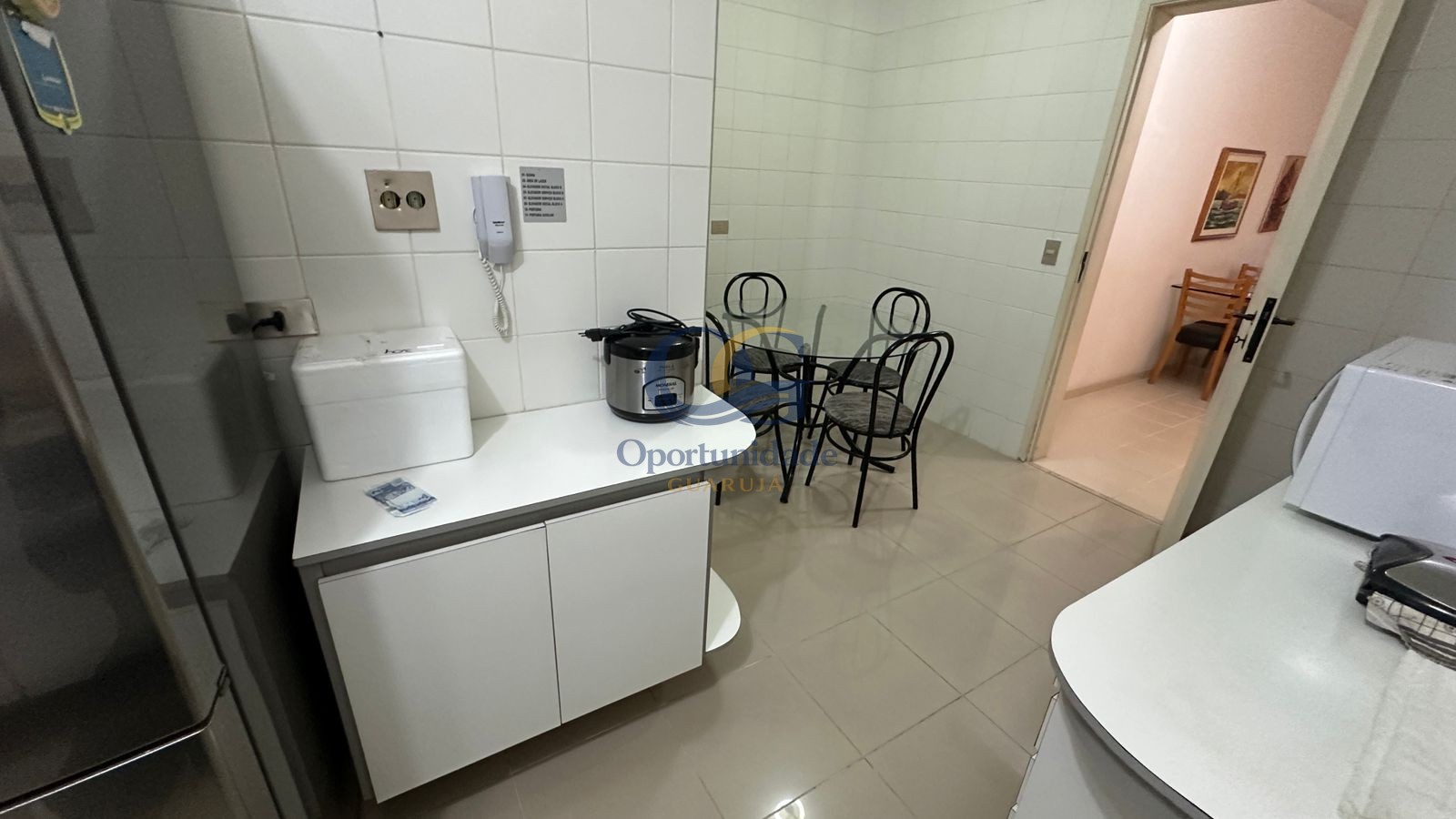 Apartamento na Praia das Pitangueiras, Guarujá - SP