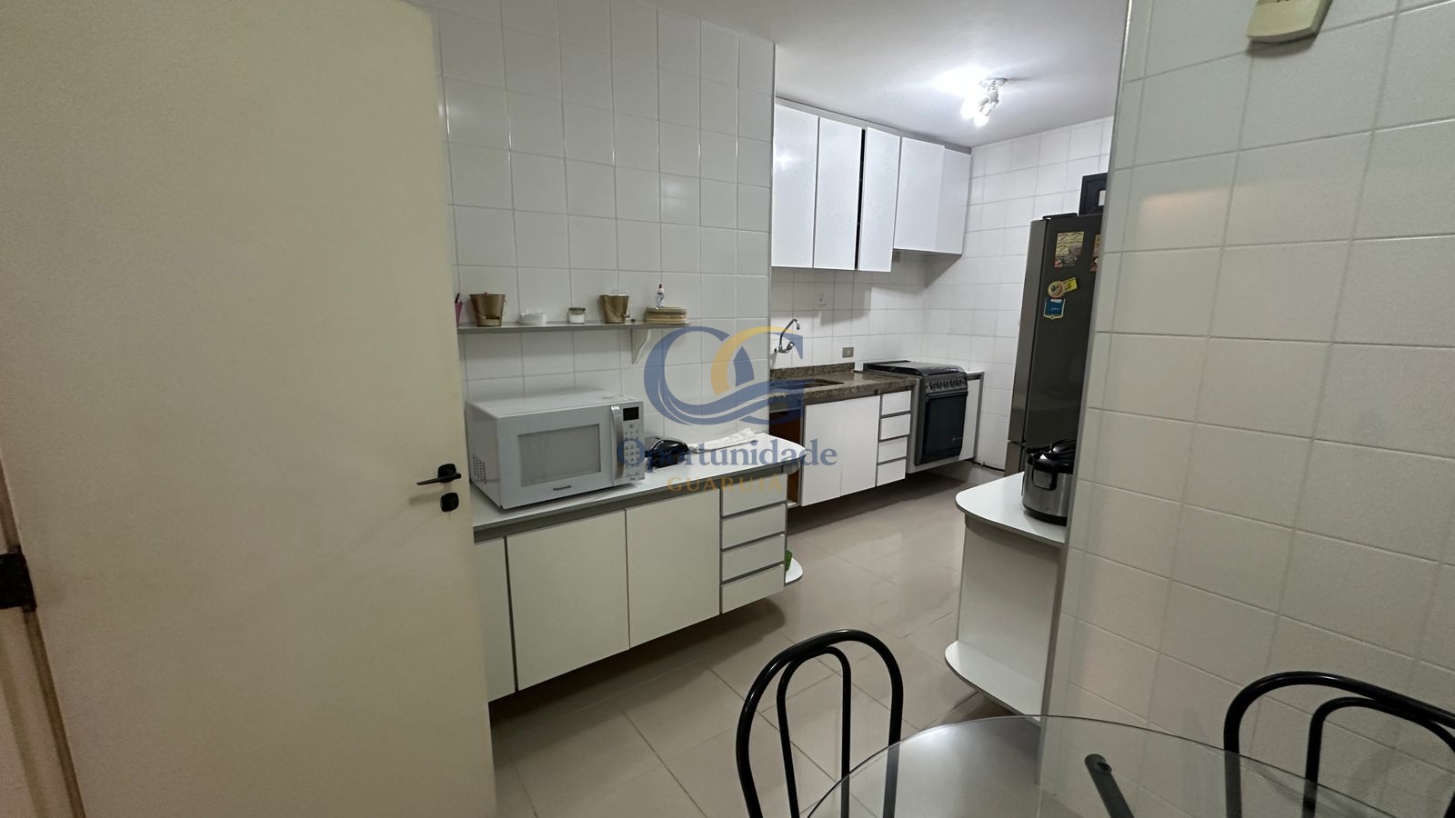 Apartamento na Praia das Pitangueiras, Guarujá - SP