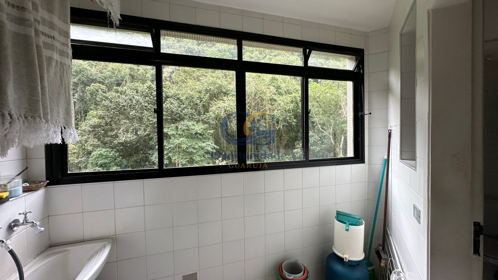 Apartamento na Praia das Pitangueiras, Guarujá - SP