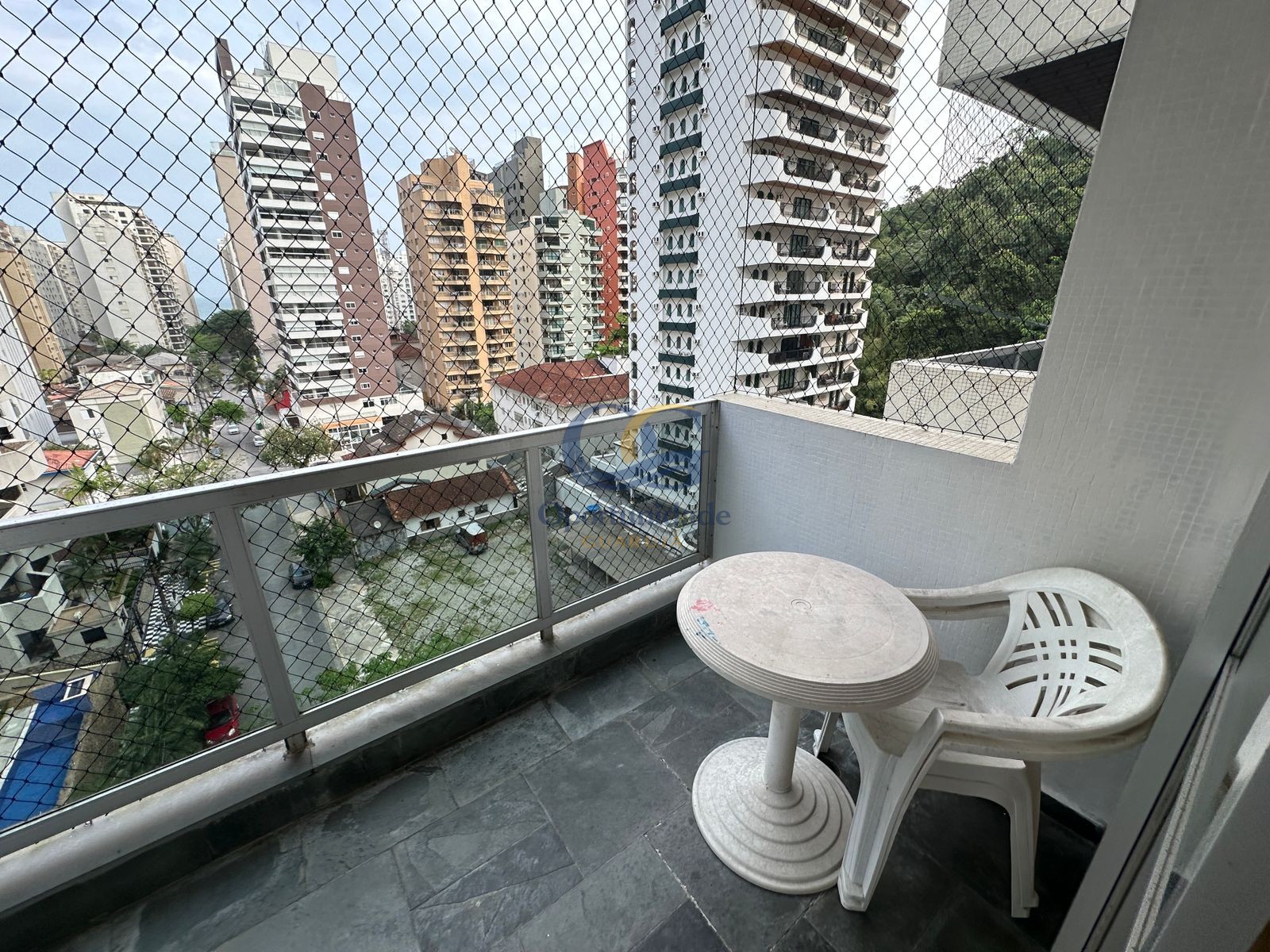 Apartamento na Praia das Pitangueiras, Guarujá - SP