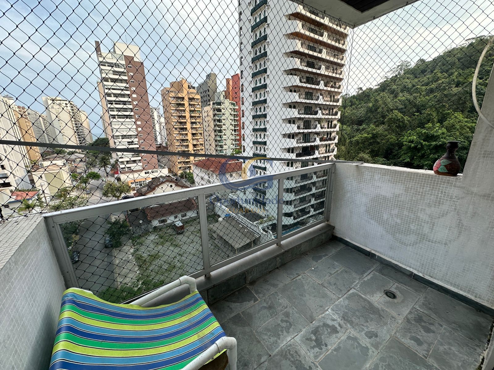 Apartamento na Praia das Pitangueiras, Guarujá - SP