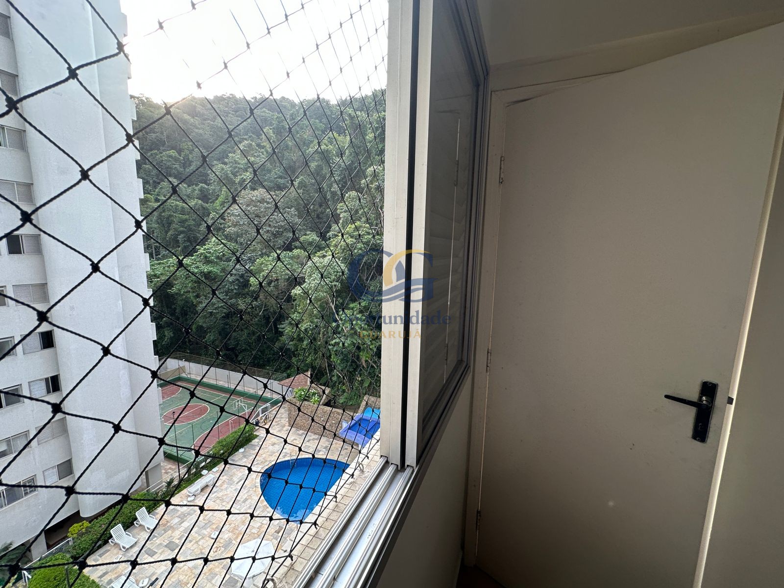 Apartamento na Praia das Pitangueiras, Guarujá - SP