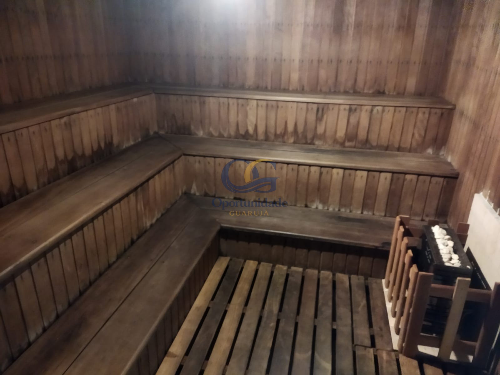 Apartamento na Praia das Pitangueiras, Guarujá - SP