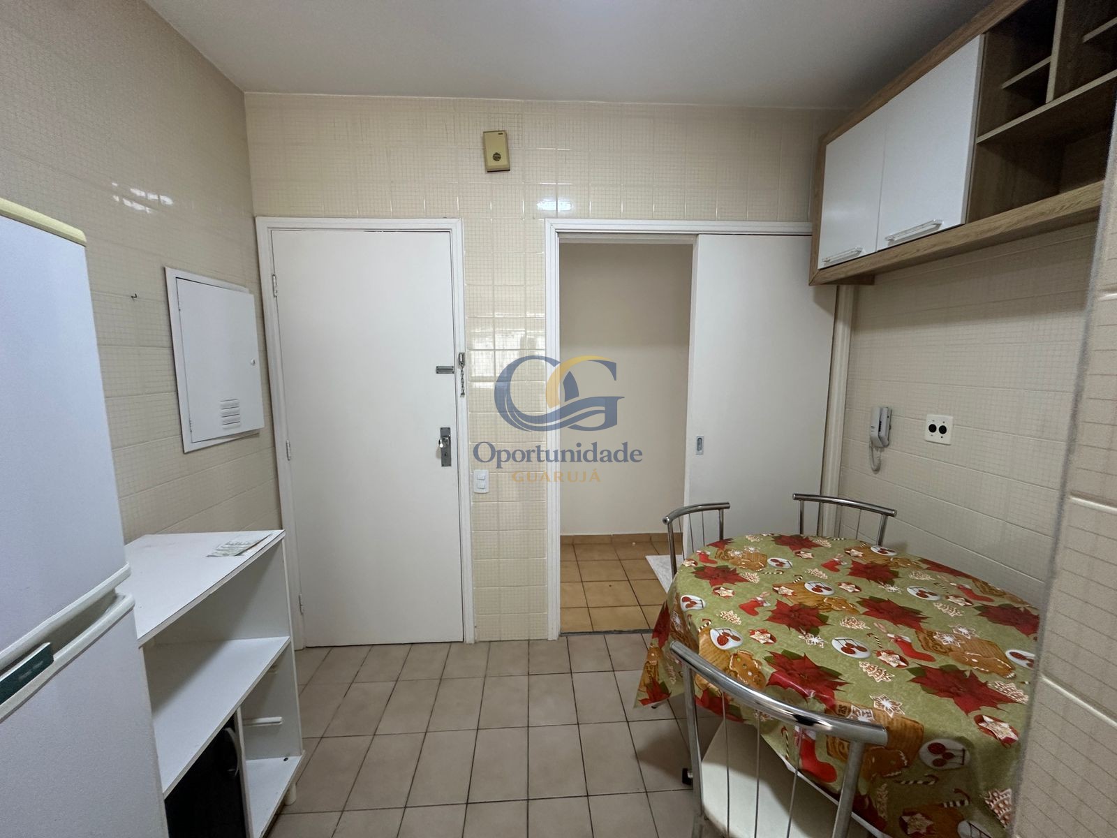 Apartamento na Praia das Pitangueiras, Guarujá - SP