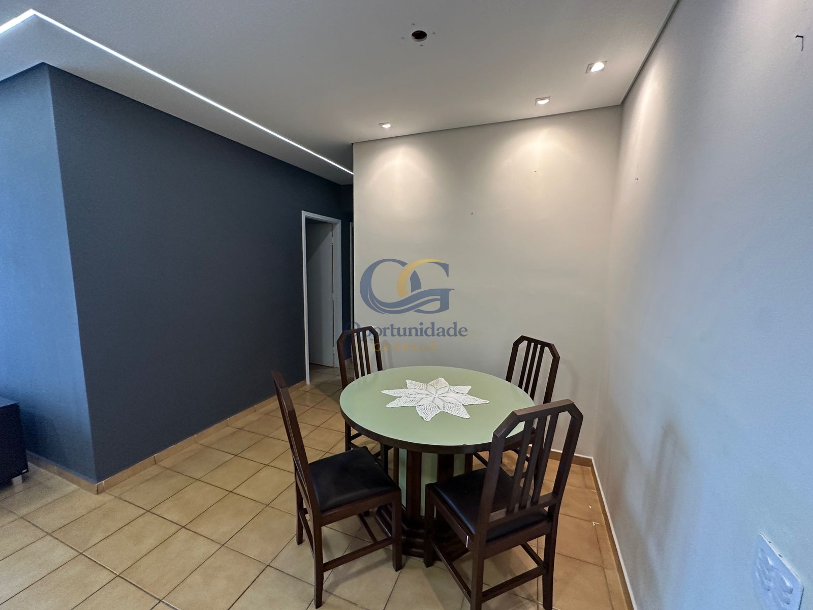 Apartamento na Praia das Pitangueiras, Guarujá - SP