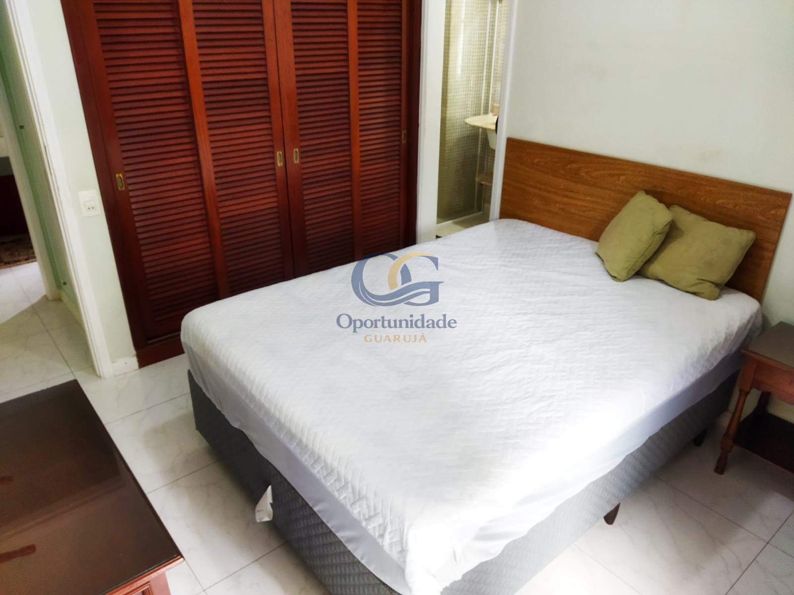 Apartamento na Praia das Pitangueiras, Guarujá - SP