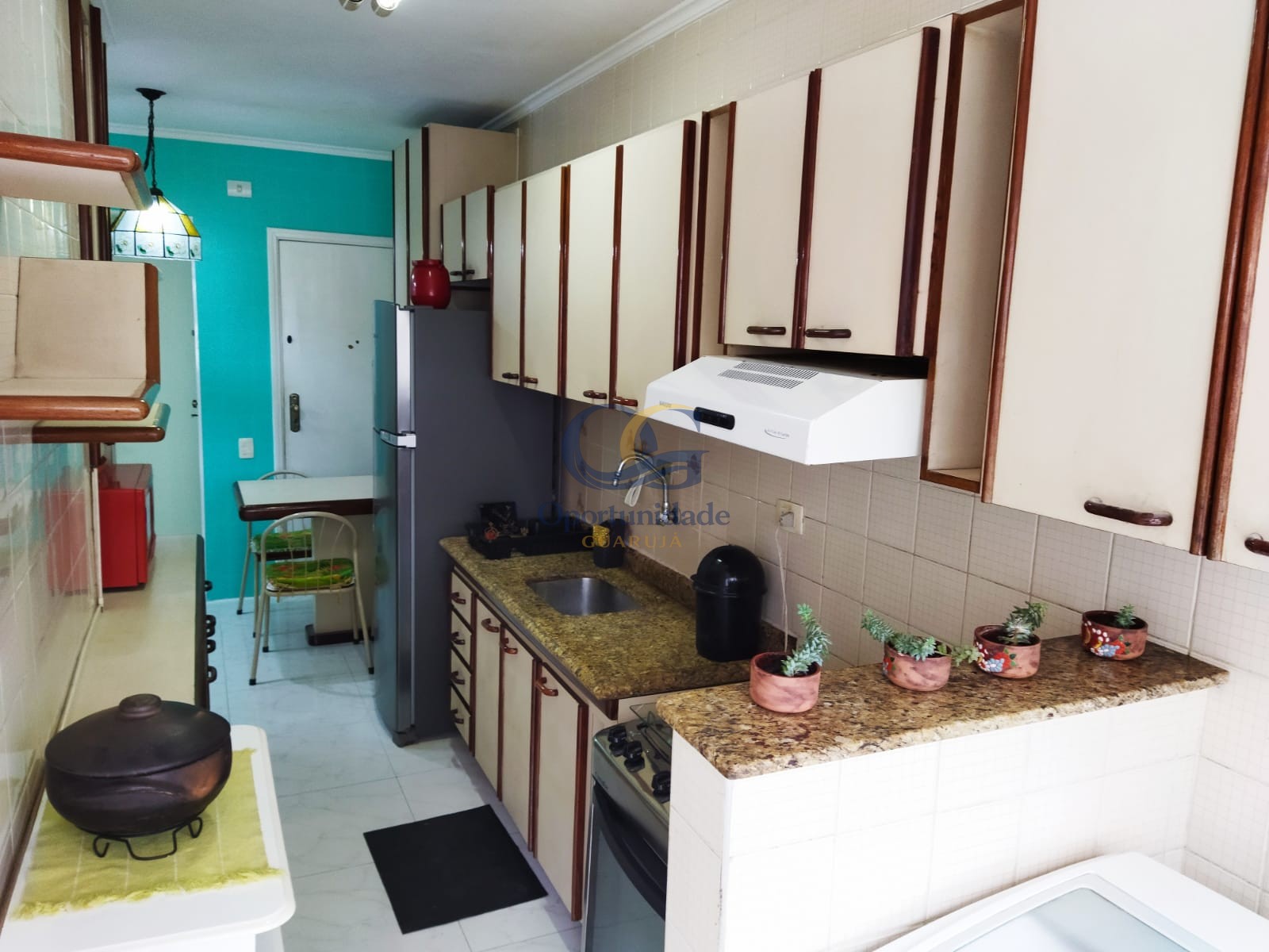 Apartamento na Praia das Pitangueiras, Guarujá - SP