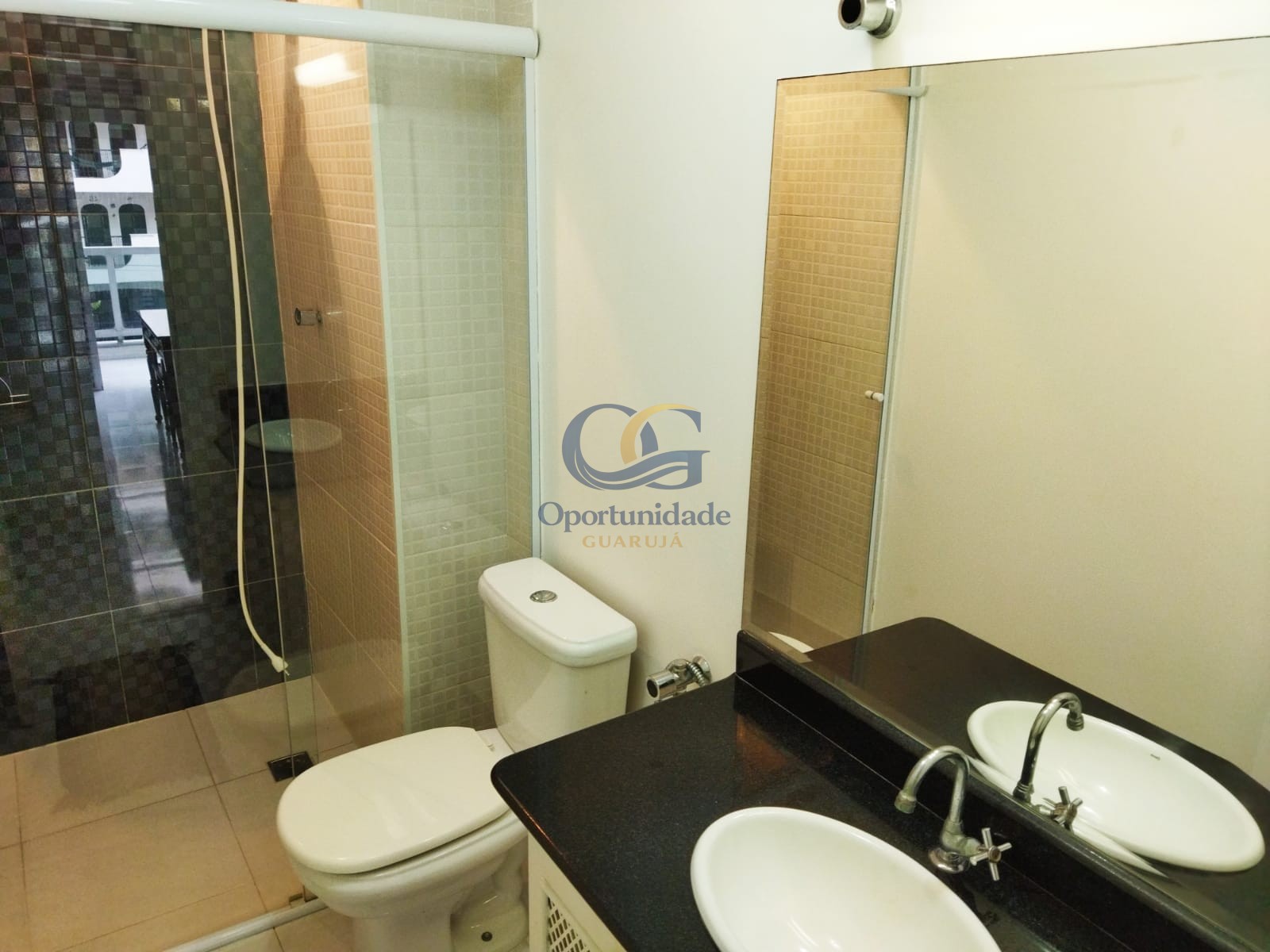 Apartamento na Praia das Pitangueiras, Guarujá - SP
