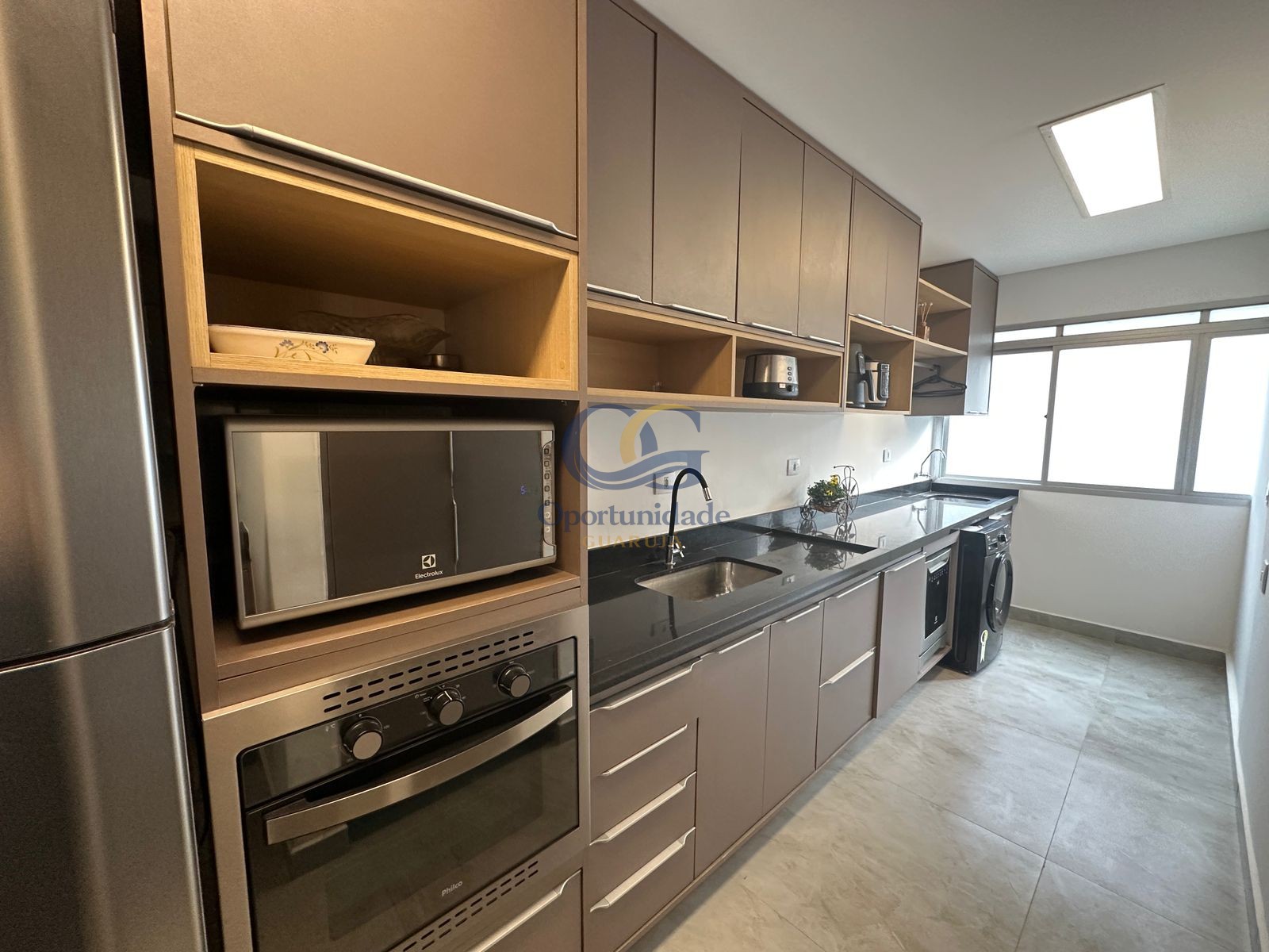 Apartamento na Praia das Pitangueiras, Guarujá - SP