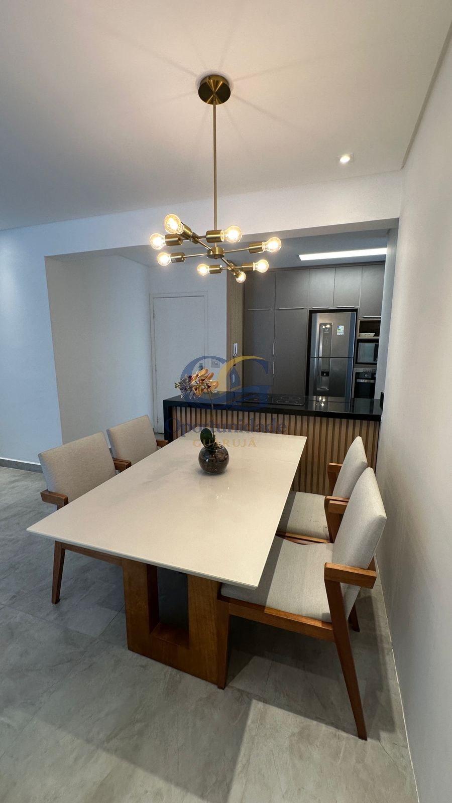 Apartamento na Praia das Pitangueiras, Guarujá - SP