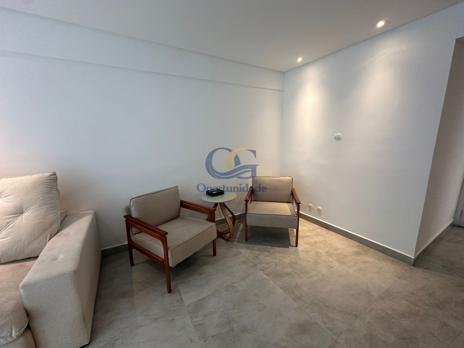 Apartamento na Praia das Pitangueiras, Guarujá - SP