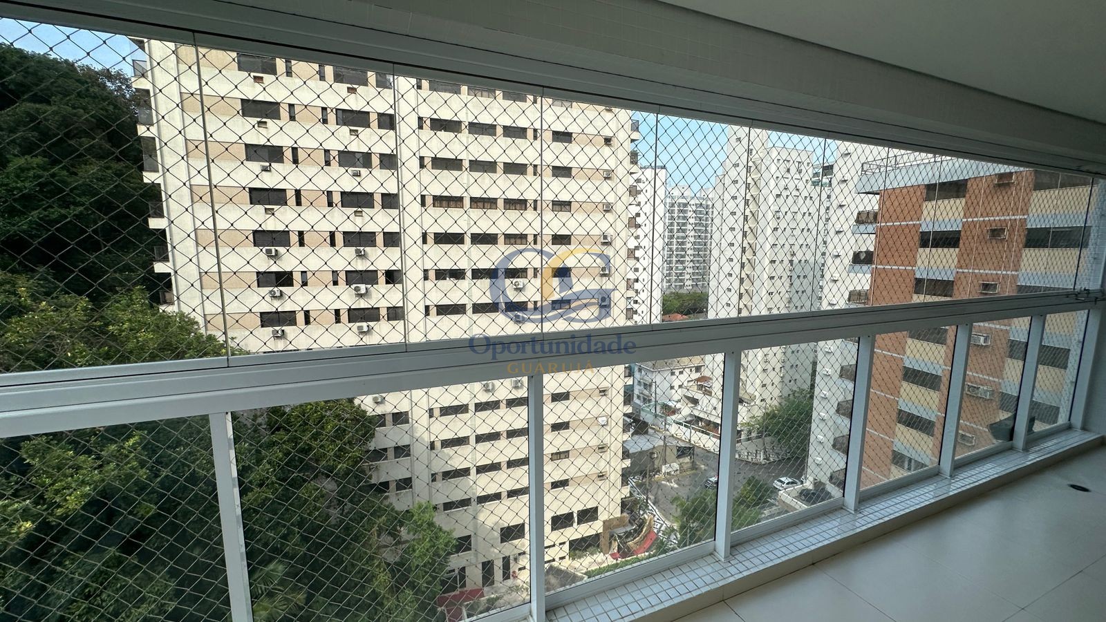 Apartamento na Praia das Pitangueiras, Guarujá - SP