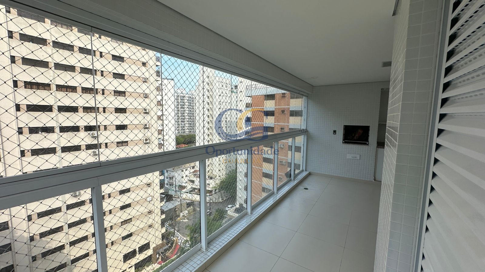 Apartamento na Praia das Pitangueiras, Guarujá - SP