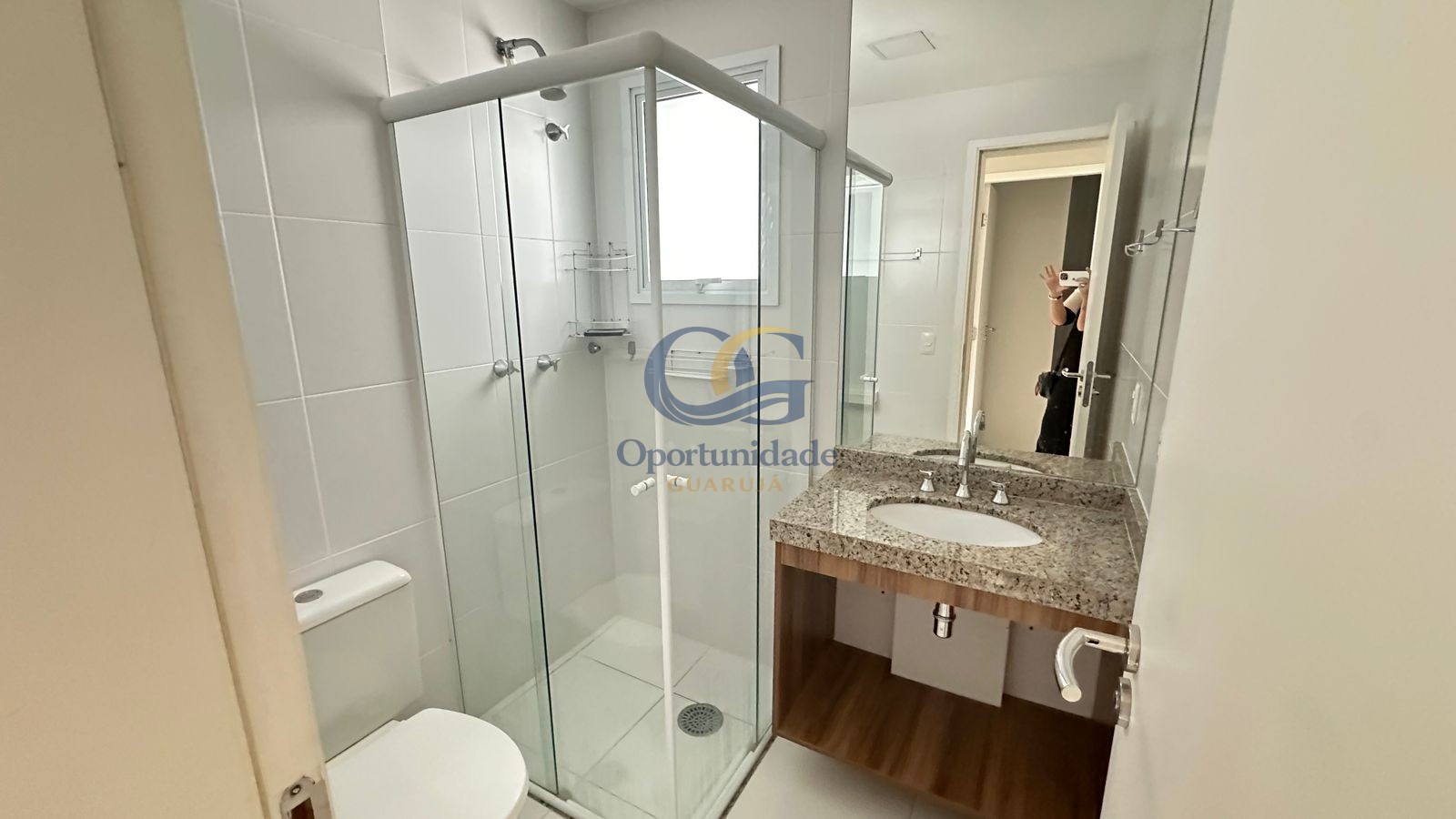 Apartamento na Praia das Pitangueiras, Guarujá - SP