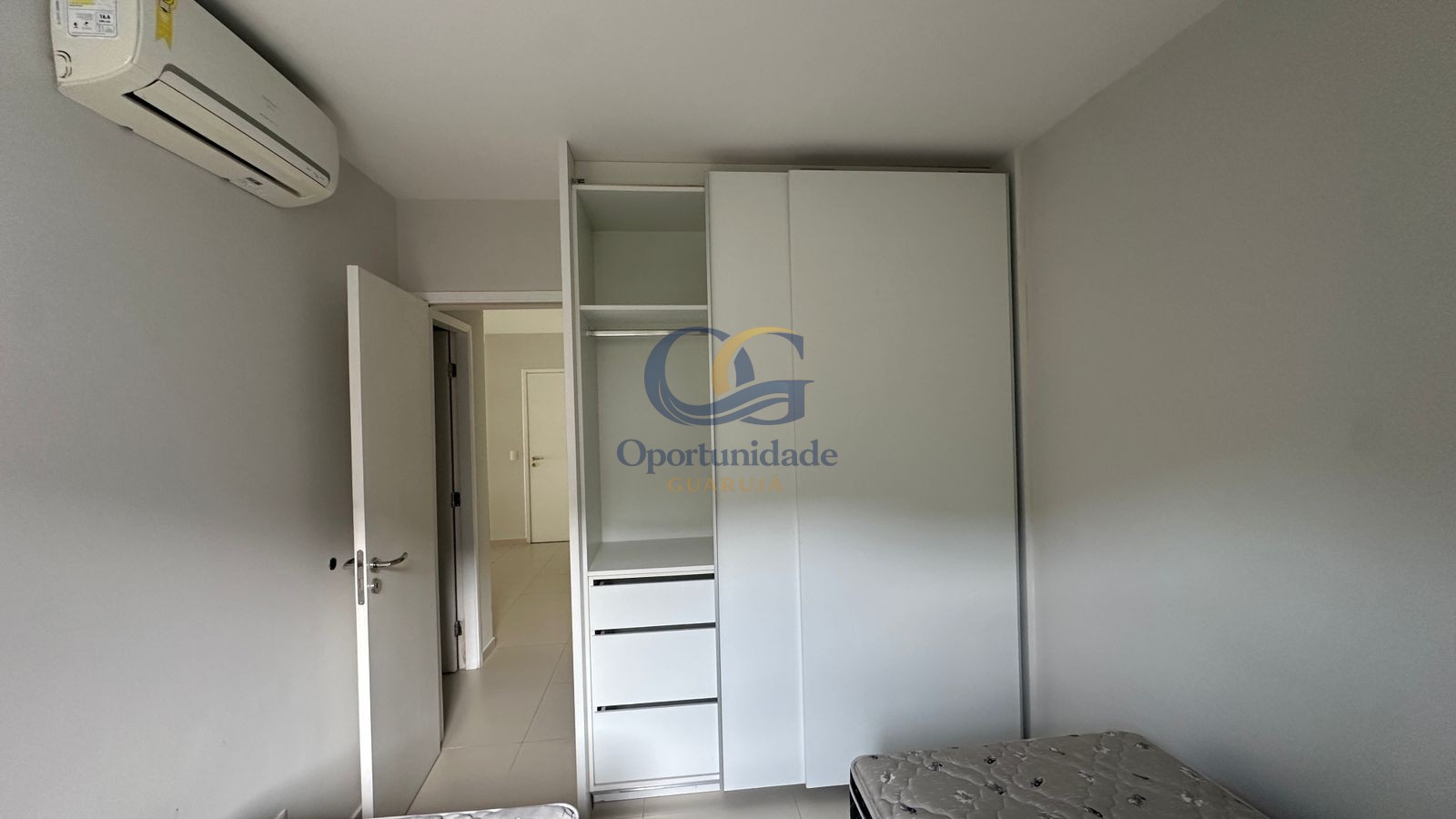 Apartamento na Praia das Pitangueiras, Guarujá - SP