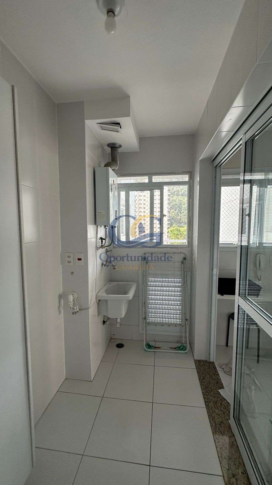 Apartamento na Praia das Pitangueiras, Guarujá - SP