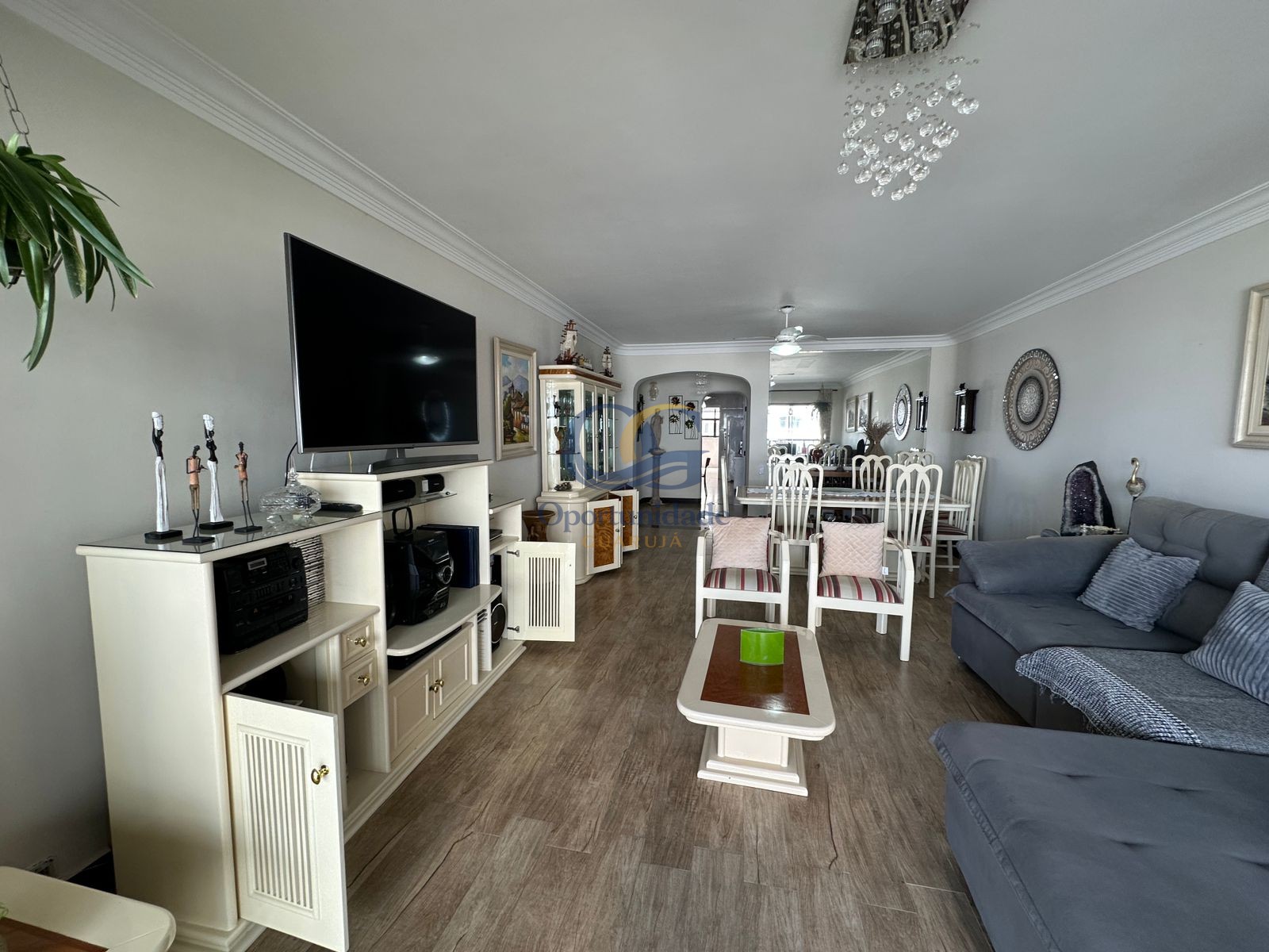 Apartamento na Praia das Pitangueiras, Guarujá - SP