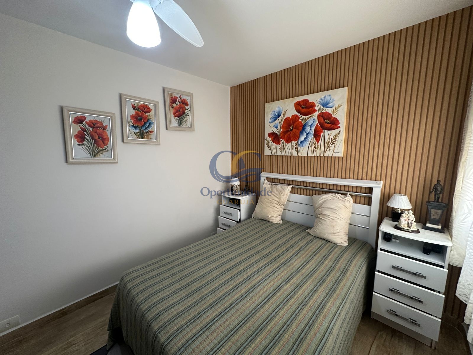 Apartamento na Praia das Pitangueiras, Guarujá - SP