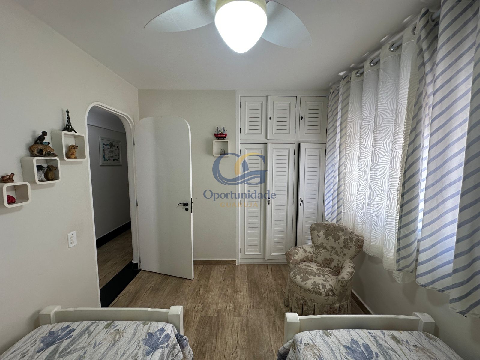 Apartamento na Praia das Pitangueiras, Guarujá - SP