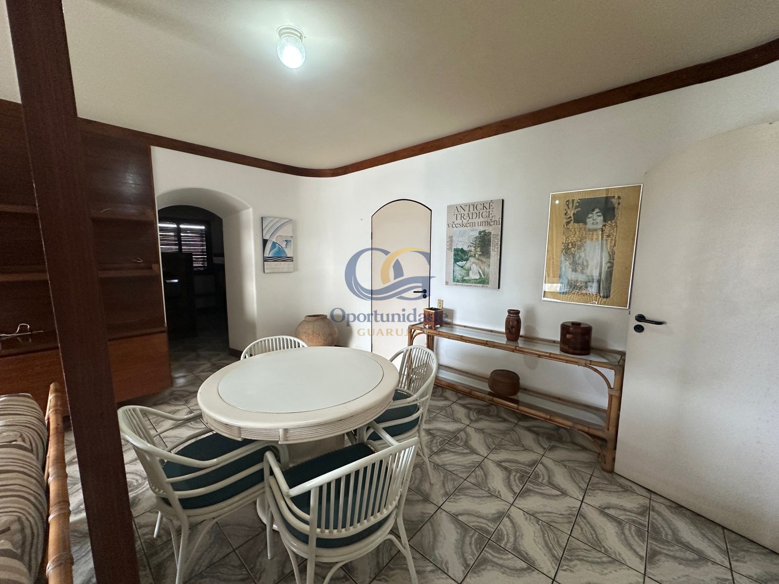Apartamento na Praia das Pitangueiras, Guarujá - SP