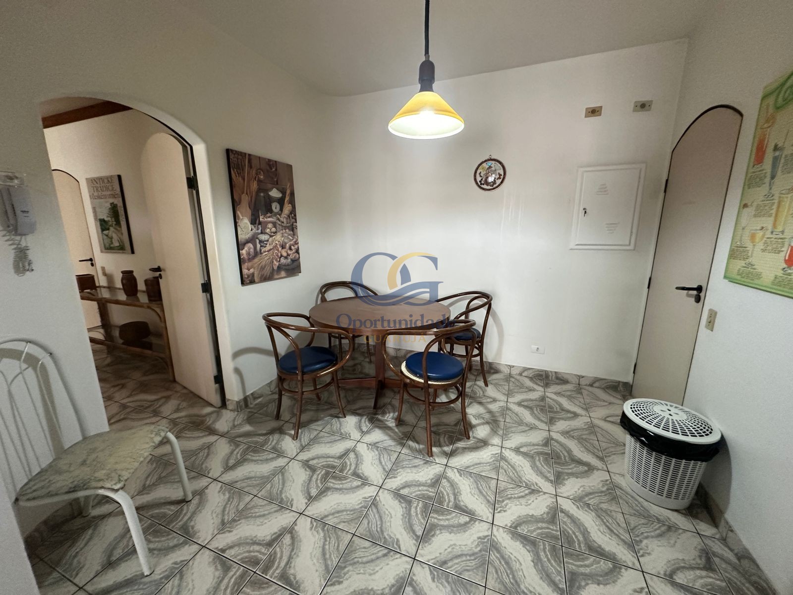 Apartamento na Praia das Pitangueiras, Guarujá - SP