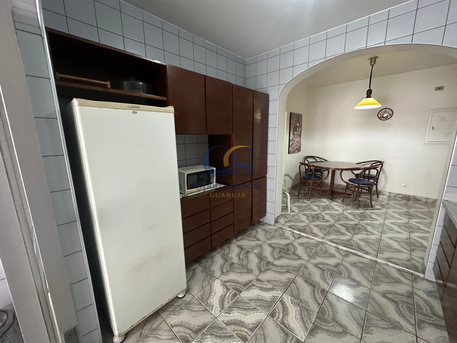 Apartamento na Praia das Pitangueiras, Guarujá - SP